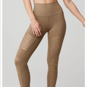 ALO Yoga High Waist Moto Leggings in Gravel